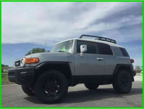 Toyota FJ Cruiser Base Sport (2012)