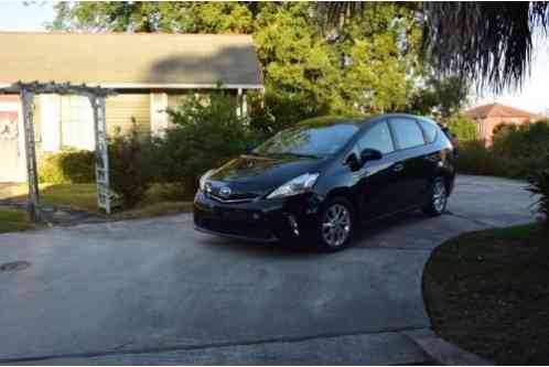 Toyota Prius V Two (2012)