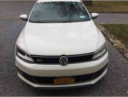 Volkswagen Jetta GLI Sedan 4-Door (2012)