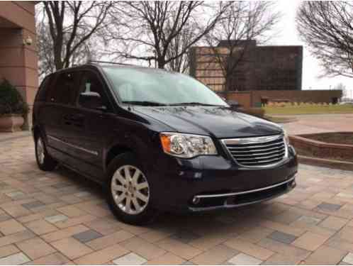 2013 Chrysler Town & Country TOURING