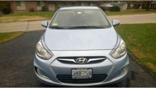 Hyundai Accent GLS Sedan 4-Door (2013)