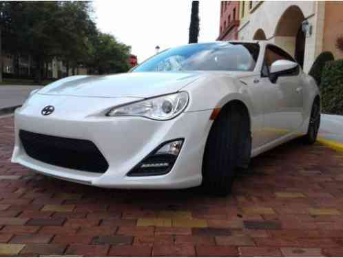 Scion FR-S BASE (2013)