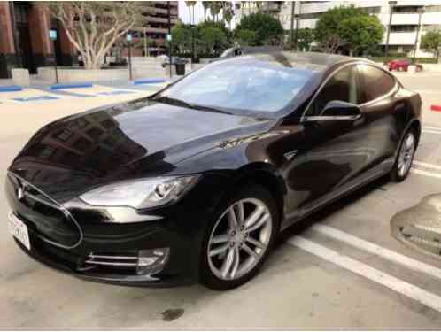 Tesla Model S (2013)