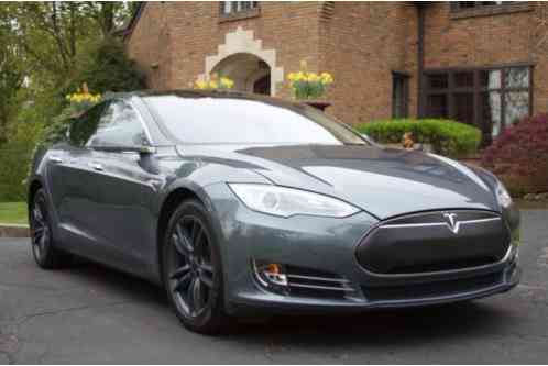 Tesla Model S (2013)