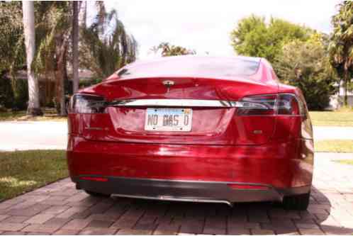 Tesla Model S 4 door (2013)