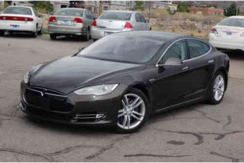 Tesla Model S 85 (2013)