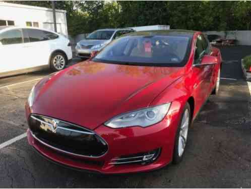 Tesla Model S P85 + (2013)