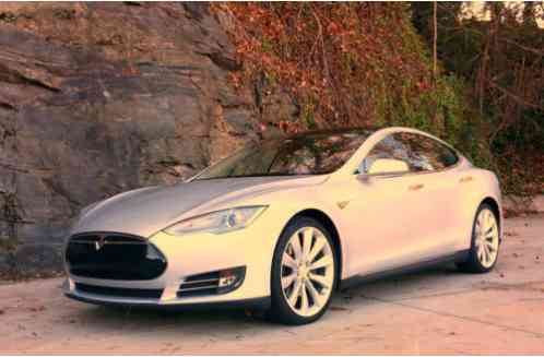 Tesla Model S P85 (2013)