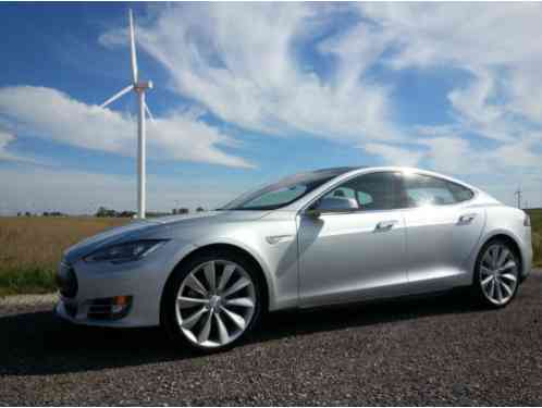 Tesla Model S P85 (2013)