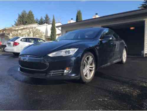 Tesla Model S Premium (2013)