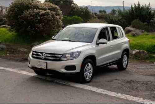 Volkswagen Tiguan S (2013)