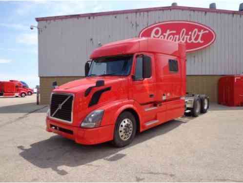 2013 Volvo VNL64T730 --