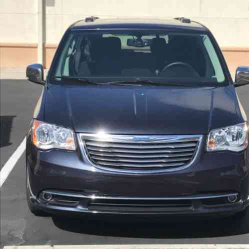 Chrysler Town & Country 30th (2014)