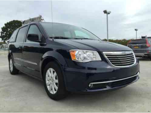 2014 Chrysler Town & Country TOURING