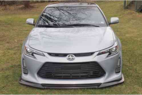 Scion tC 2 door hatchback (2014)