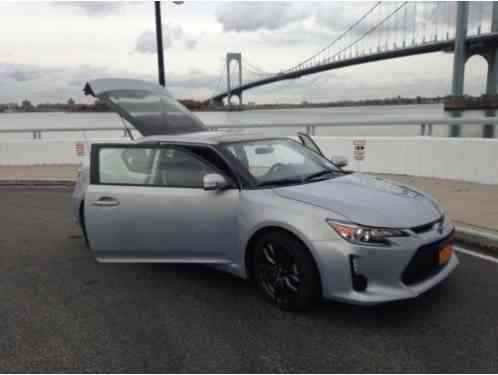 Scion tC Base Coupe 2-Door (2014)