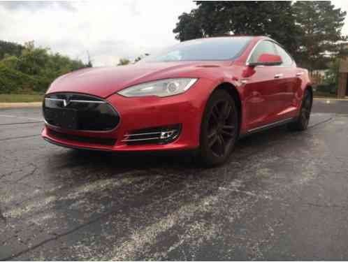 Tesla Model S (2014)