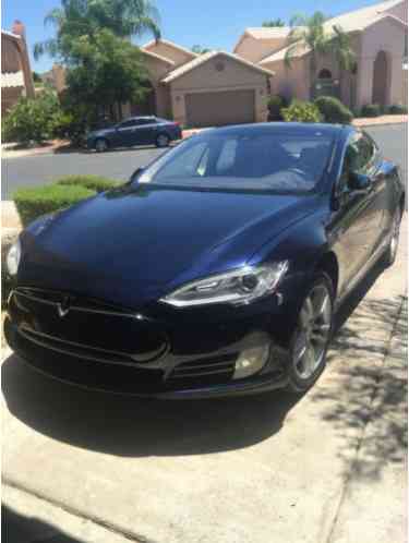 Tesla Model S 85 (2014)