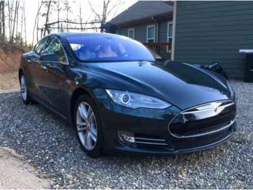 Tesla Model S 85 (2014)