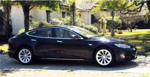 Tesla Model S 85 (2014)