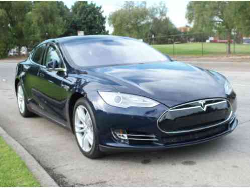 2014 Tesla Model S Model S 85 kWh Tech Package