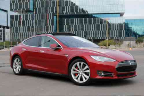 Tesla Model S P85 (2014)