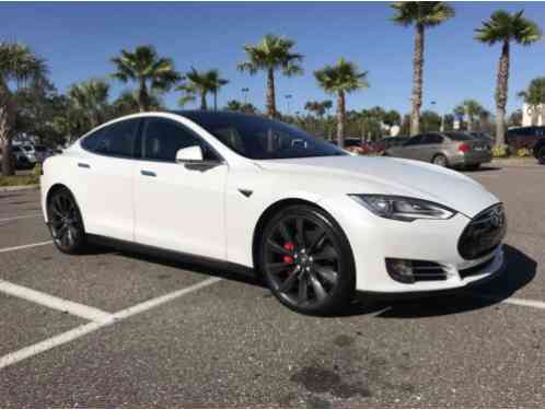 Tesla Model S P85D fully loaded (2014)