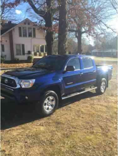 Toyota Tacoma Pre Runner Crew Cab (2014)