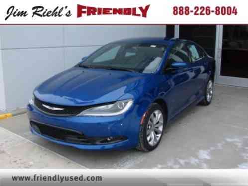 Chrysler 200 Series 4dr Sdn S AWD (2015)