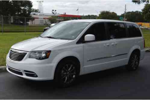 Chrysler Town & Country TOURING S (2015)