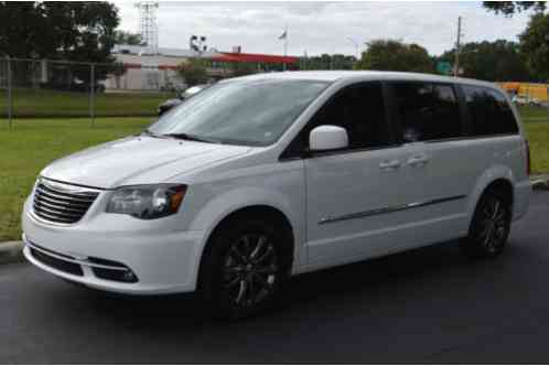 2015 Chrysler Town & Country TOURING S