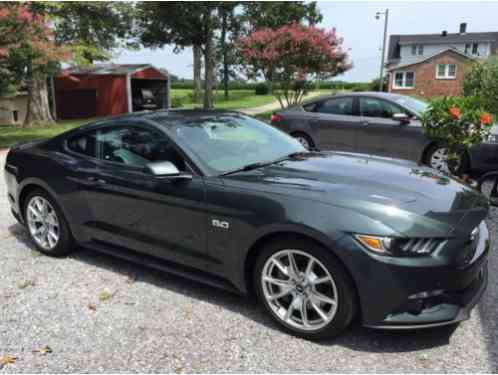 Ford Mustang GT Premium Coupe (2015)