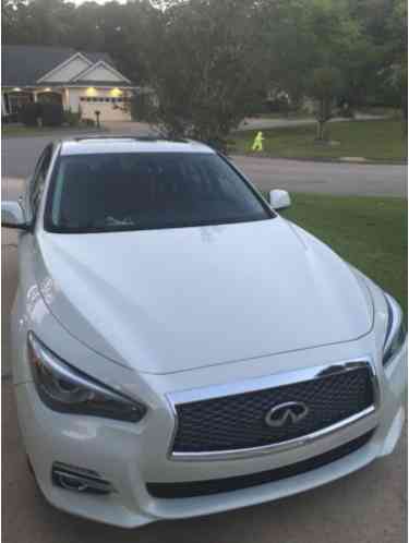 Infiniti Q50 Premium AWD (2015)