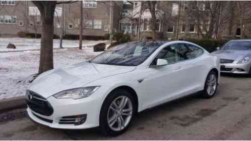 Tesla Model S (2015)