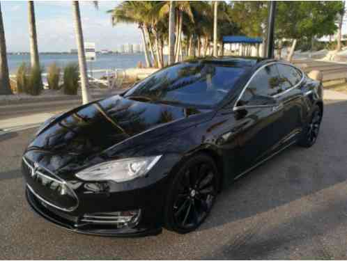 Tesla Model S (2015)