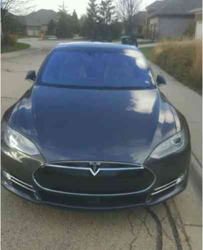 Tesla Model S 4 door (2015)