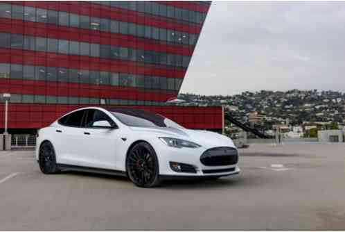 Tesla Model S 4 Door Sedan (2015)