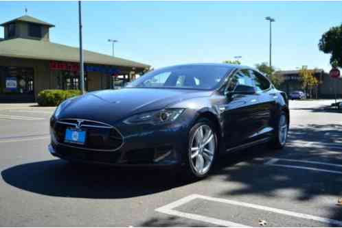 Tesla Model S 4dr Sedan RWD 70 kWh (2015)