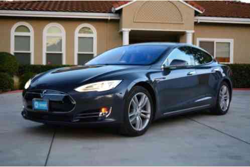 Tesla Model S 4dr Sedan RWD 85 kWh (2015)