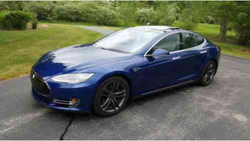 Tesla Model S 85D (2015)