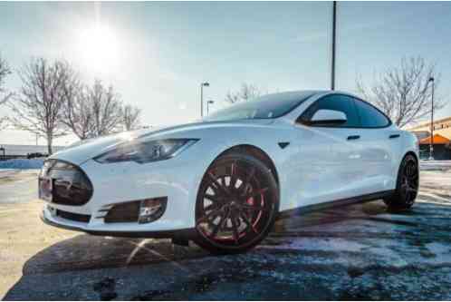 Tesla Model S 85D (2015)