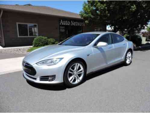 Tesla Model S 85D (2015)