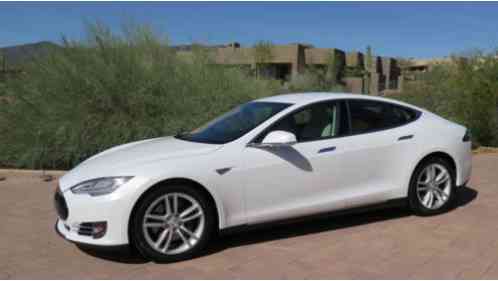 Tesla Model S 85D (2015)