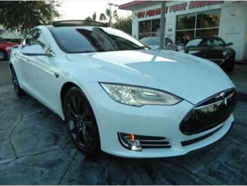 Tesla Model S P85D (2015)