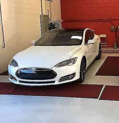 Tesla Model S P90D (2015)