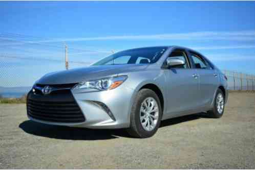 Toyota Camry 4dr Sedan I4 Auto LE (2015)