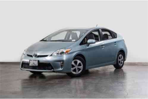 Toyota Prius Two (2015)