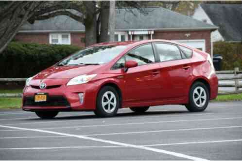 Toyota Prius Two Hatchback 4D (2015)