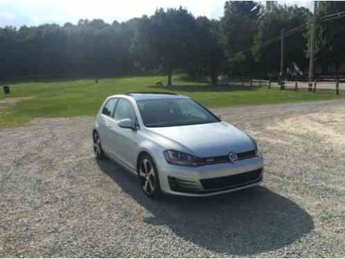 Volkswagen Golf SE with Lighting (2015)