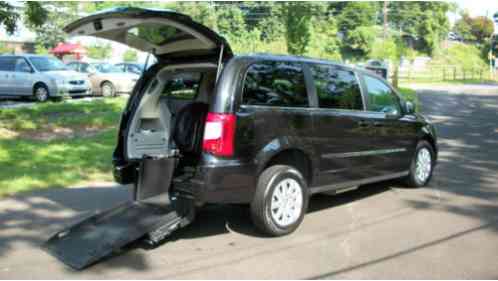 2016 Chrysler Town & Country REAR RAMP HANDICAP WHEELCHAIR VAN